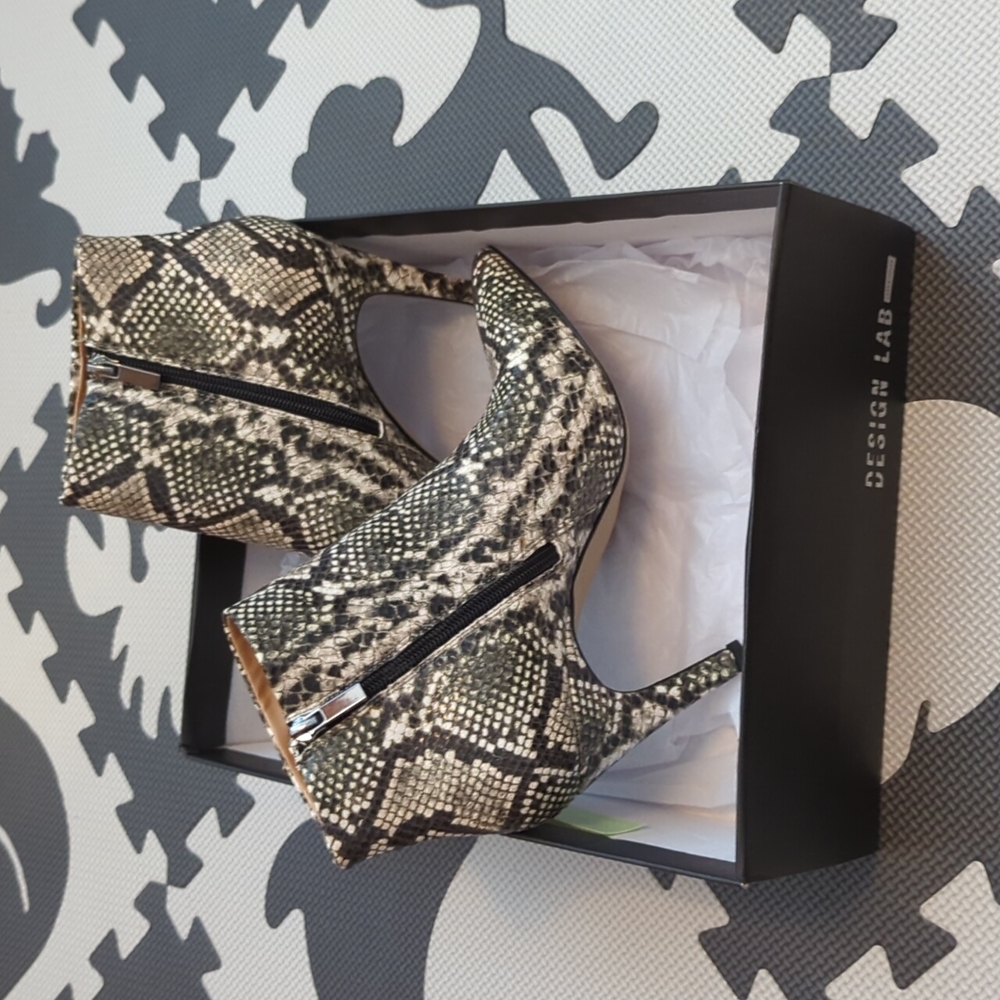 Design lab l&t // Snake booties